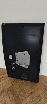 40" Samsung LCD TV - 4