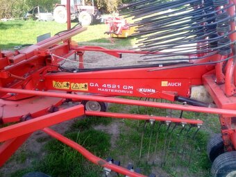 Nahrabovač, shrnovač sena a píce KUHN GA 4521GM - 4