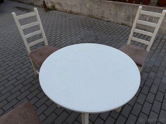 Jídelní set – stůl + 4 židle hledají nový domov - 4
