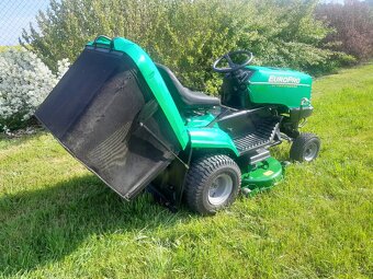 ZAHRADNÍ TRAKTOR JOHN DEERE - 4