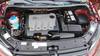 Volkswagen Touran prosinec 2011 - 4