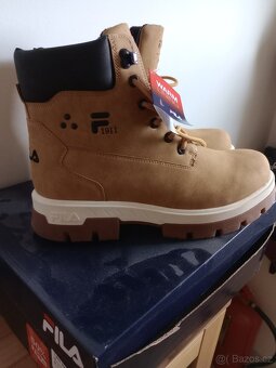 Nove. Fila - 4