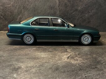 BMW M5 E34 Cecotto zelená 1:18 - 4