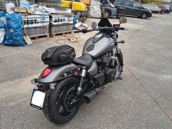 Triumph Thunderbird Strom - 4