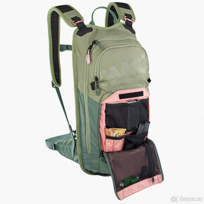 Nový batoh EVOC Stage 6L + Hydration Bladder 2L Light Olive - 4
