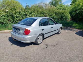 Hyundai Accent - 4
