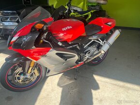 Aprilia RSV 1000 RR Factory Carbon rok 2006 - 4