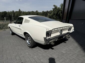 Ford Mustang - 4