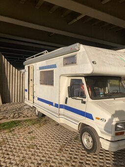 Obytný automobil Peugeot J5 (hrana) - 4