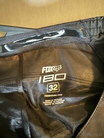Prodám kalhoty FOX 180 Trev Pant Black Camo - 4