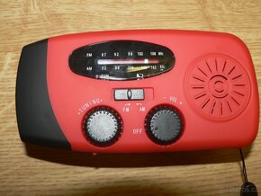 NOUZOVÉ Solární rádio s dynamem a světlem - 4
