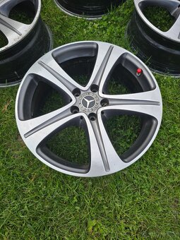Mercedes E R18 - 4