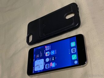 iPhone SE 3 128GB (2022) - 4