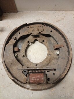 Brzdové štíty Avia ? - 4