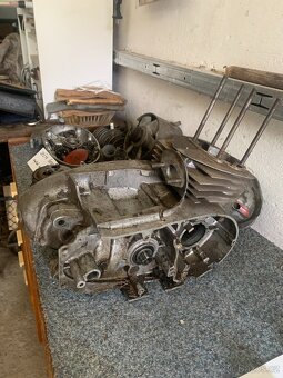 Skůtr Čezeta 175 zbytek motoru - 4