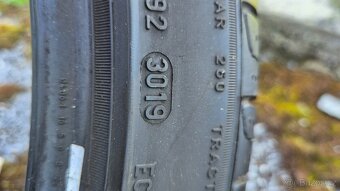 Letni pneu 235/40/R19 - 4