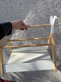 Sedačka (postýlka) + 2 křesla, magnetická tabule, stojan na - 4