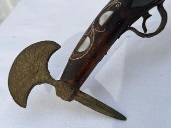 Křesadlovka se sekyrkou - 4