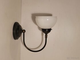 pěkná mosazná stará lampa, lampička, bílé stínidlo - 4