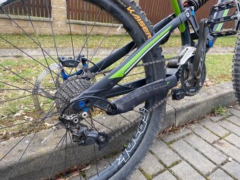 Downhill kolo THE UNCHAINED ROSE - 4