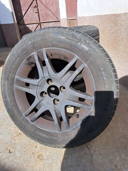 Prodám kola s letními pneu na Fiat Punto - 4