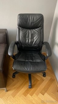 Pracovní stůl bílý a kožená pracovní židle za odvoz - 4