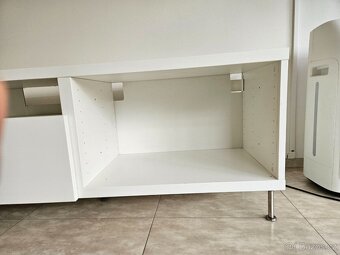 TV stolek Ikea Besta s podnozim - 4