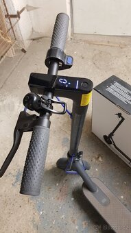 Zánovní elektrokoloběžka Xiaomi Mi Electric Scooter 3 Black - 4