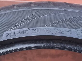 Letní Vredestein 225/40/18 - 4