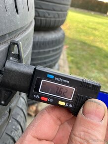 Pneu 215/60 R16 - 4