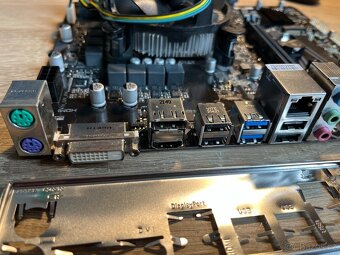 Rychlá a zánovní MB GIGABYTE H510M S2HV2+Intel i3 10100+16GB - 4