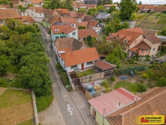 Kobeřice u Brna, RD 1+1, krb, zahrada s pergolou – rodinný d - 4