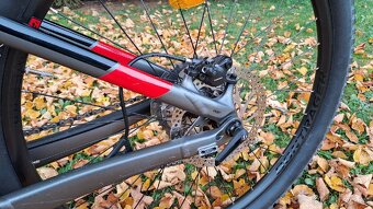 Celoodpružené Carbon horské elektrokolo Trek, Bosch CX - 4