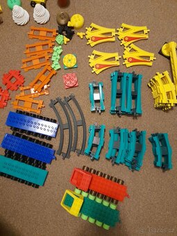 DUPLO Nákladní vlak, parní vlak, závodní auta a drobky - 4