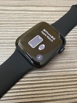 Apple Watch SE 2022 44mm černé, pěkný stav - 4