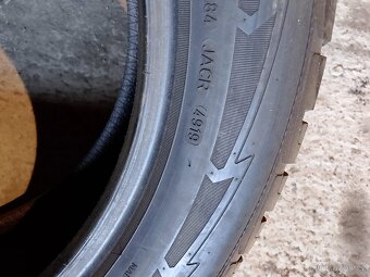235/50/19 99v Goodyear - zimní pneu 2ks - 4