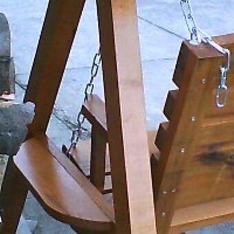 Dřevěná zahradní houpačka - 4