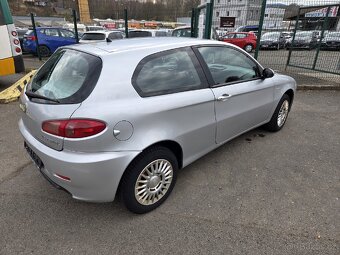 Alfa Romeo 147  1.6 i 3dv. 77kW - 4