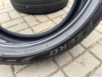 Pirelli P Zero 255/35/21 - 4