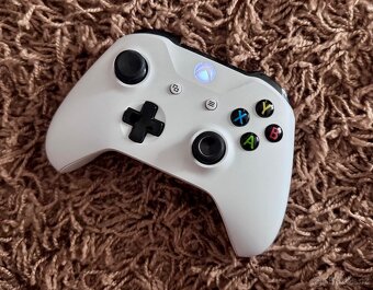 Herní konzole Microsoft Xbox One 1TB, zánovní stav, GTA 5. - 4