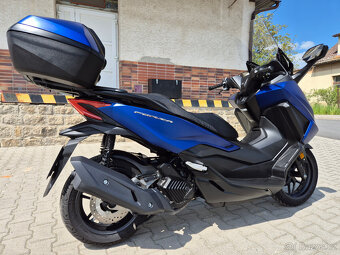Prodám Honda Forza 125 , r. v. 2023, ABS, TC, ČR, v záruce - 4