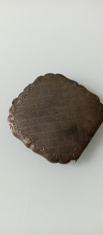 Stříbrná gravírovaná toaletní souprava z 1. republiky - 4
