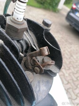 Švýcarský motor Zurcher 250 - 4