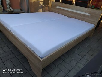 POSTEL S POLOHOVACÍMI ROŠTY A MOLITANOVYMI MATRACEMI 180x200 - 4
