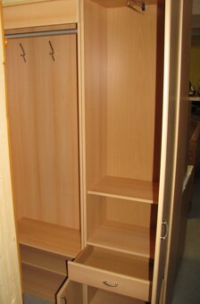 Předsíňová stěna složená ze tří dílů - 4