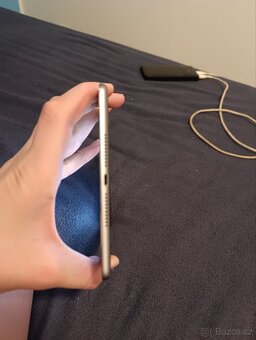 Popraskaný iPad 4 mini - 4