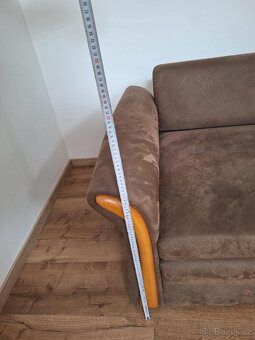 Malý hnědý gauč. rozkládací - 4