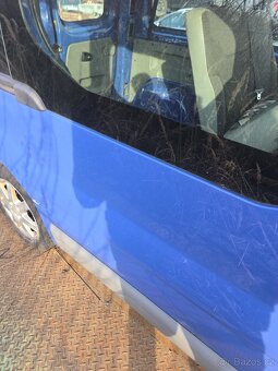 Opel Vivaro Bus 2009 náhradní díly - 4