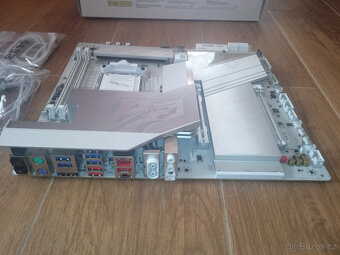 GIGABYTE X870 AORUS TACHYON ICE - 4