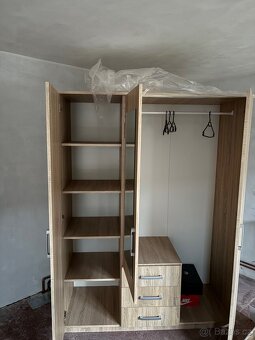 Šatní skříň - 4